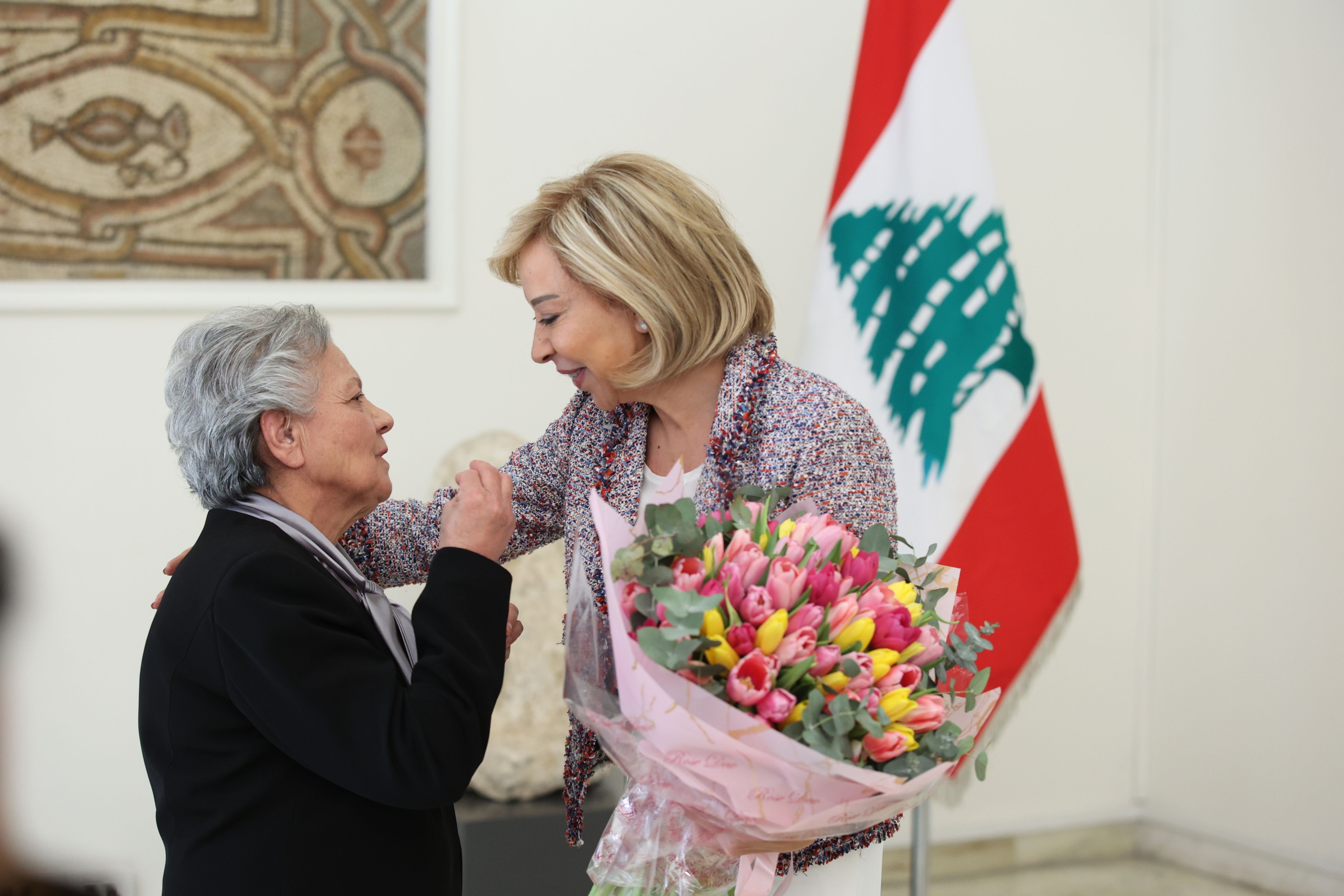 اللبنانية الأولى تحتفل بمناسبة عيد الأم مع أمهات القصر الجمهوري